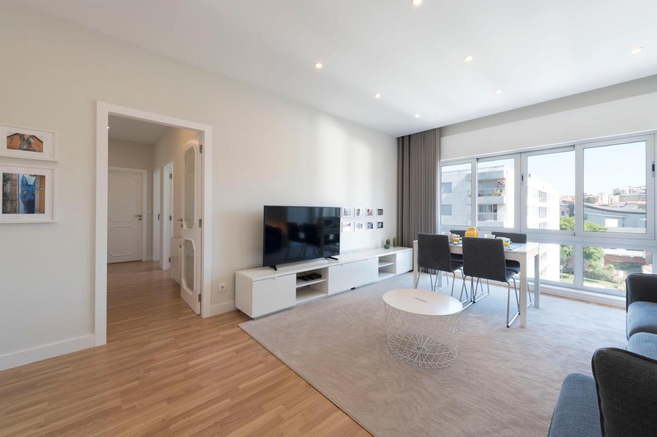 Lovelystay - Downtown Modern 2Br Flat With Free Parking ปอร์โต ภายนอก รูปภาพ
