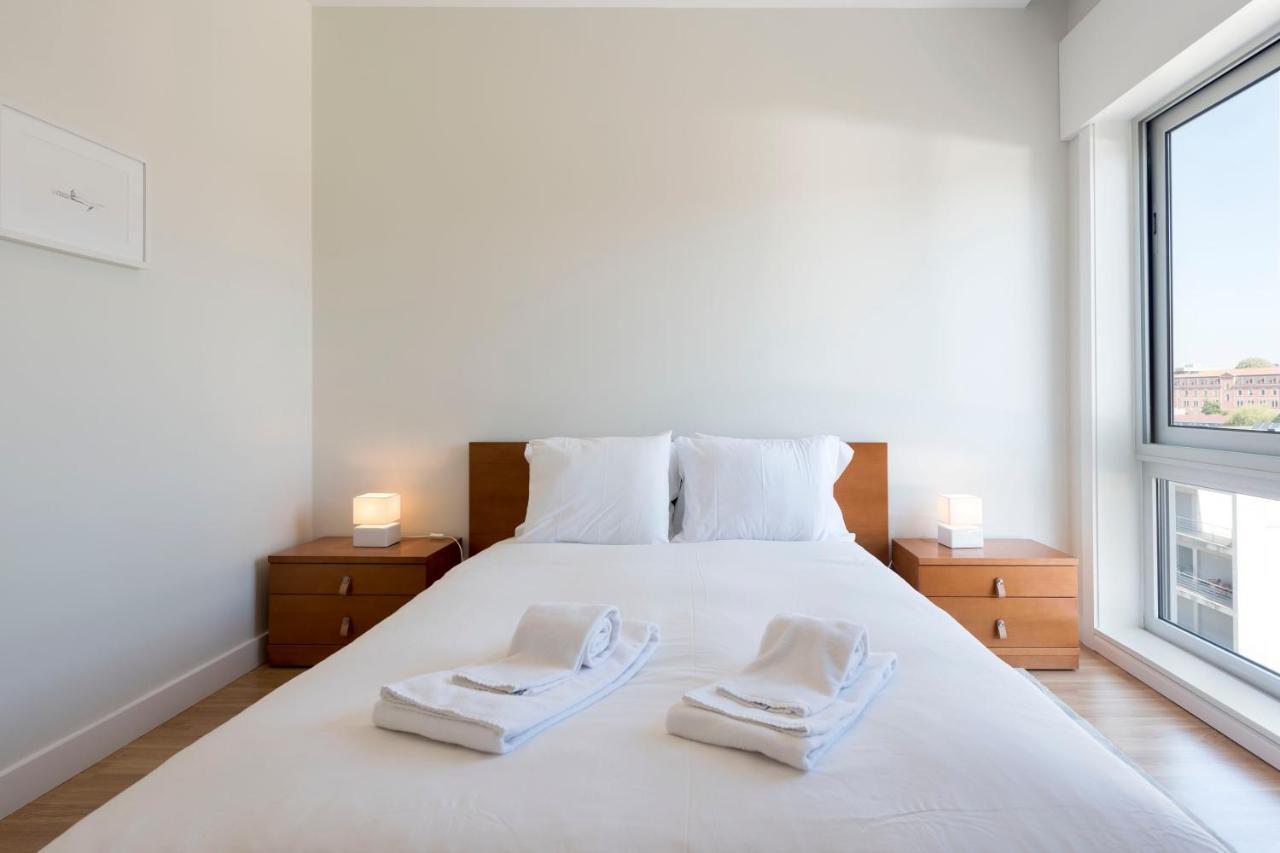Lovelystay - Downtown Modern 2Br Flat With Free Parking ปอร์โต ภายนอก รูปภาพ